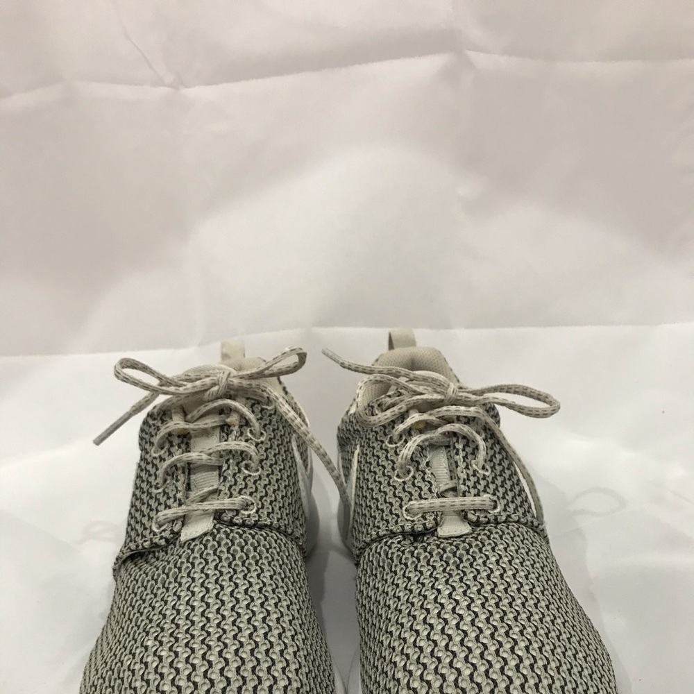 Youth Nike Rosha One - Size 6Y